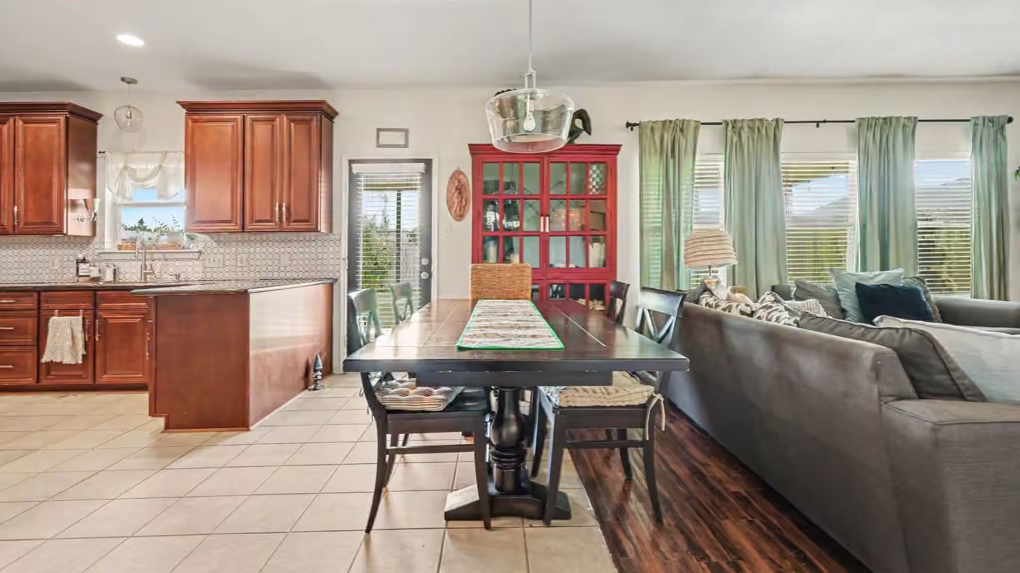 Photo 7 of 1719 Manor Drive, Baytown, TX