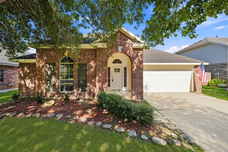 Photo of 318 Magnolia Estates Drive, League City, TX 77573