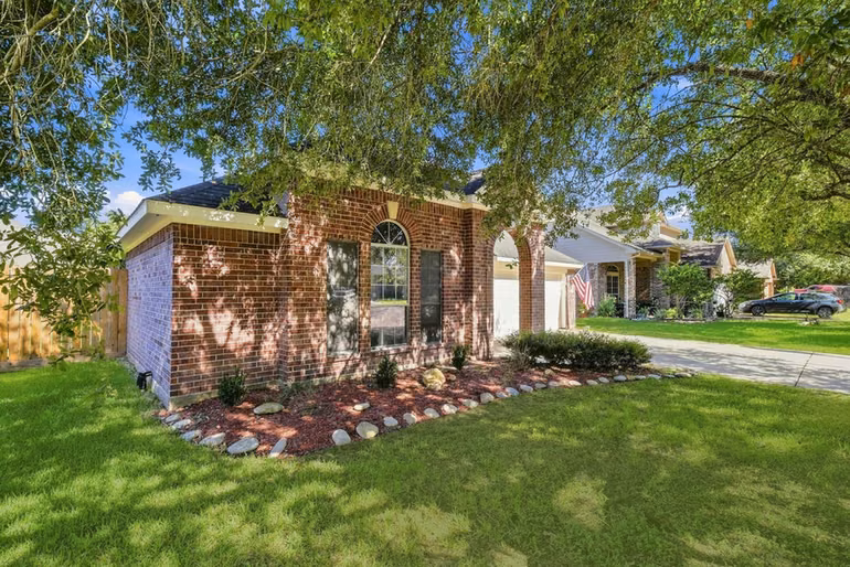 Photo 3 of 318 Magnolia Estates Drive, League City, TX