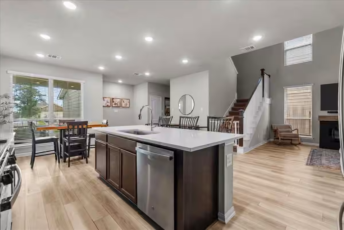 Photo 6 of 125 Austin Road, Angleton, TX