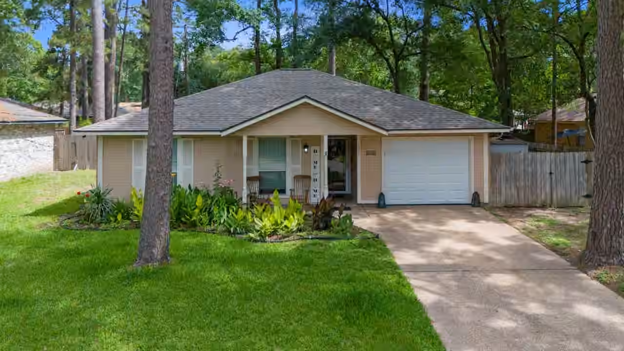 Photo of 3007 Brook Drive, Huntsville, TX