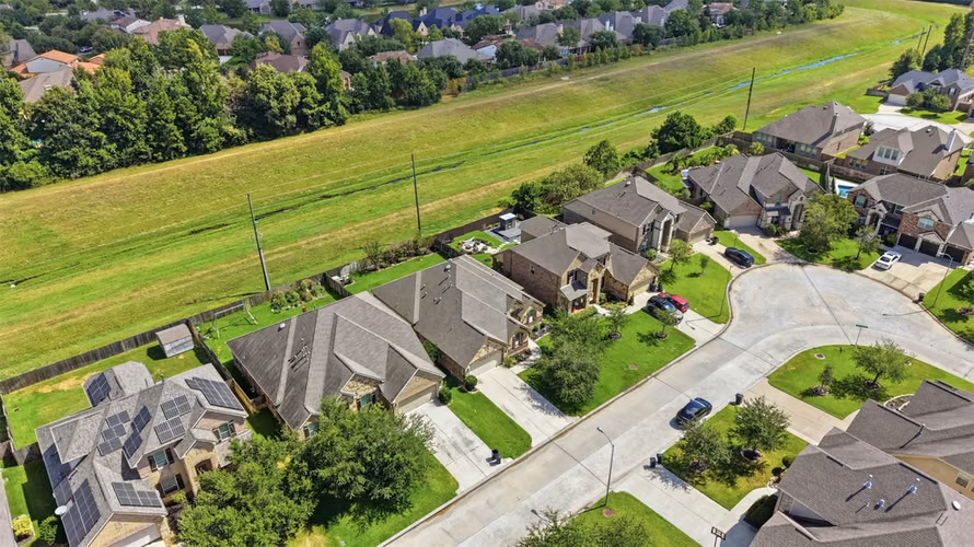 Photo 2 of 6214 Pinewood Heights Drive, Spring, TX