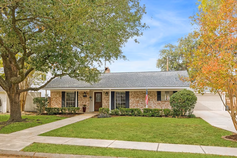 Photo 2 of 2310 Walnut Bend Lane, Houston, TX
