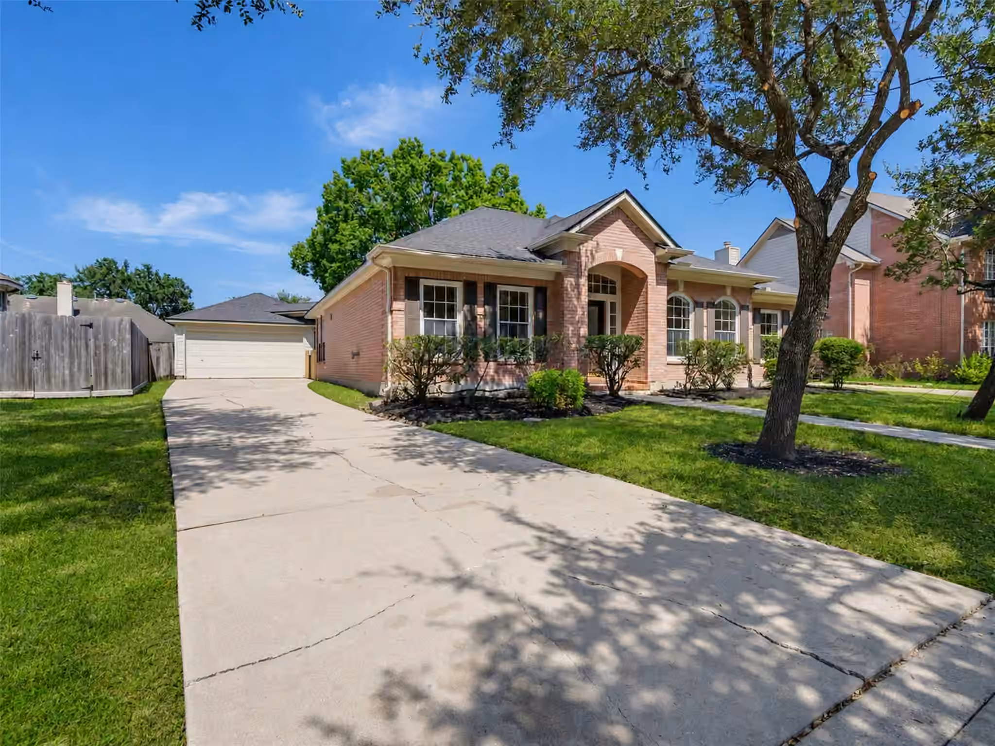 Photo 3 of 3319 Almond Creek Drive, Houston, TX