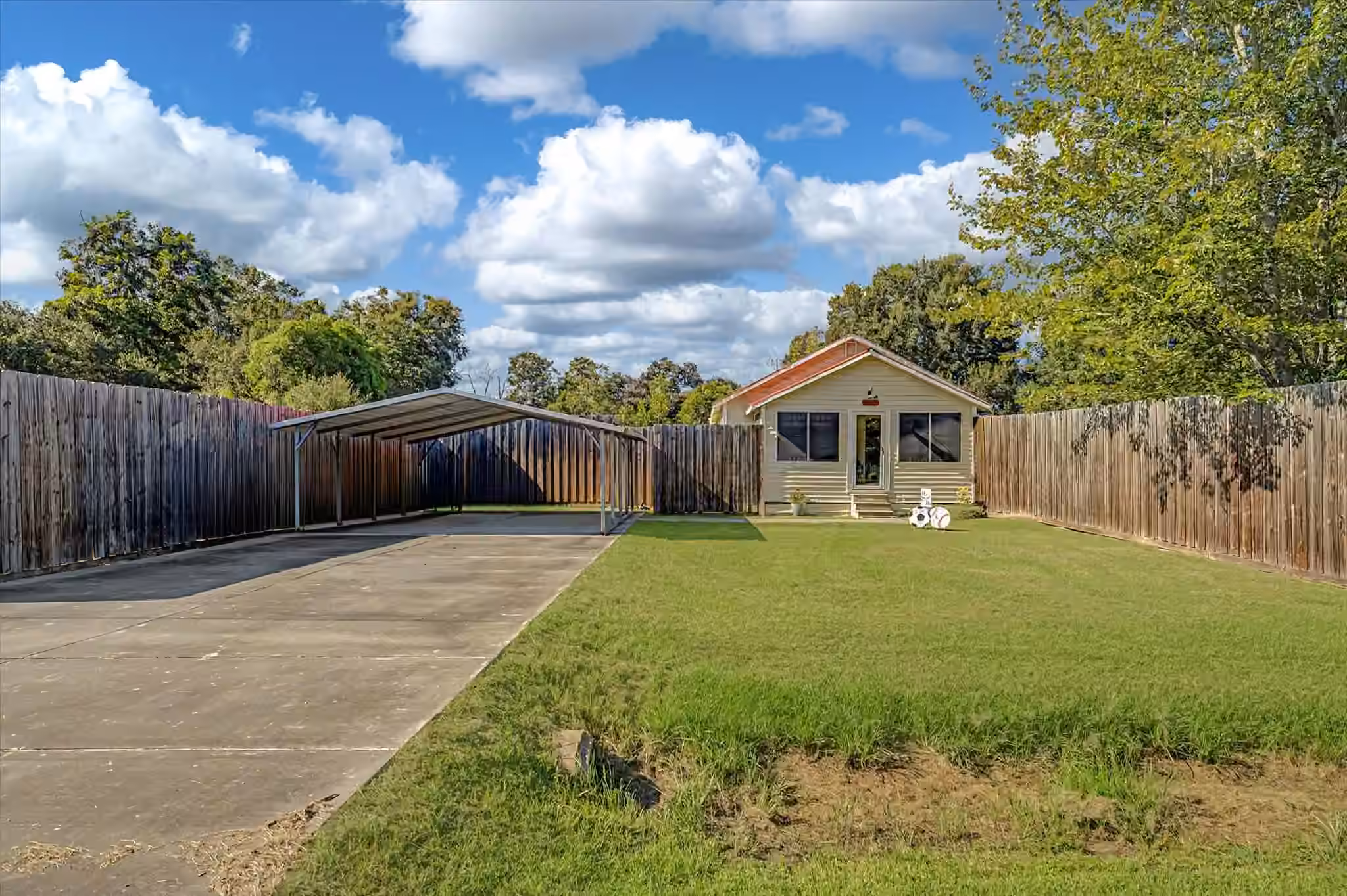 Photo 2 of 805 Trinity Street, Anahuac, TX