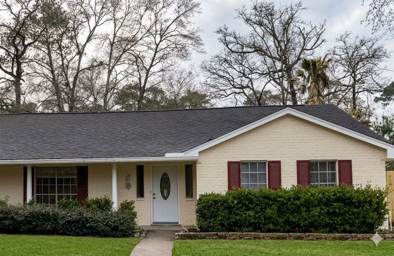 Photo 2 of 809 Glen Hollow Drive, Conroe, TX