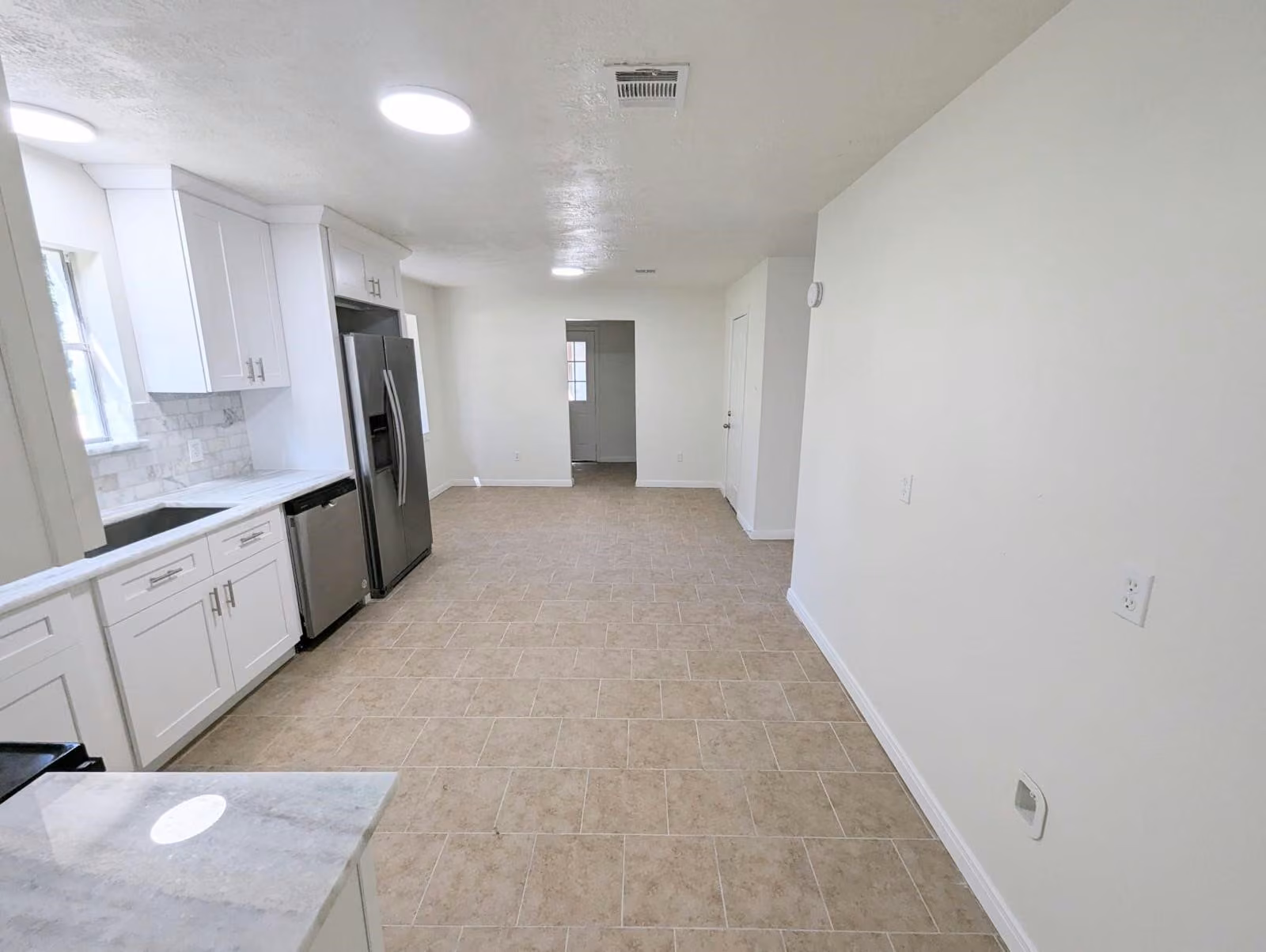 Photo 4 of 809 Glen Hollow Drive, Conroe, TX