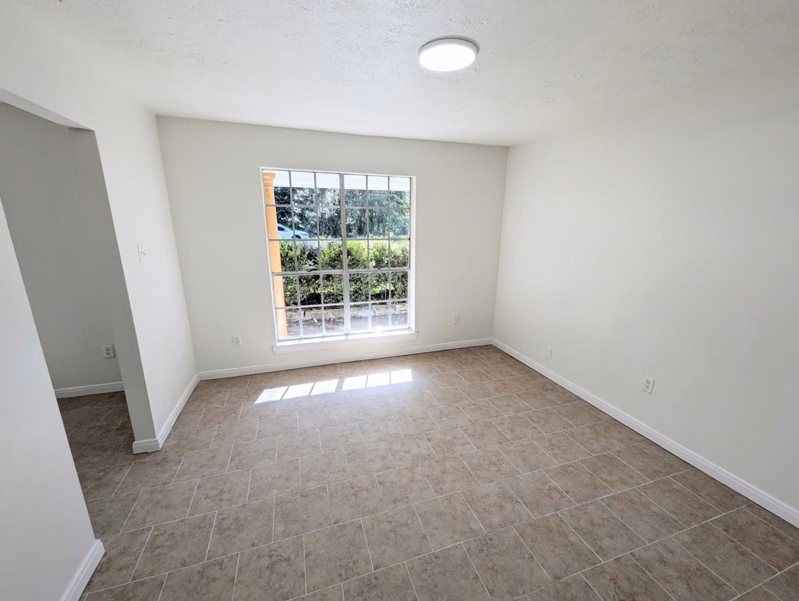 Photo 6 of 809 Glen Hollow Drive, Conroe, TX