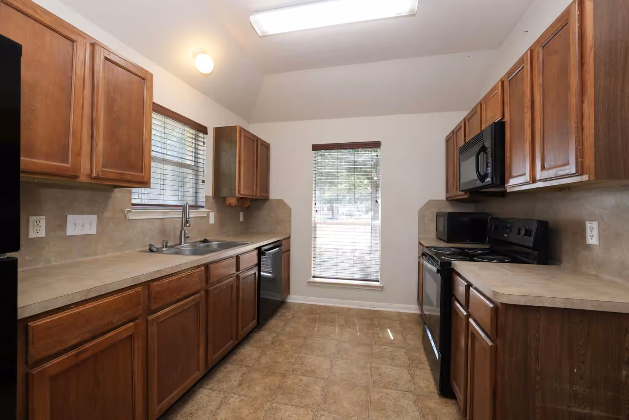 Photo 3 of 19114 Hemington Circle, Tomball, TX