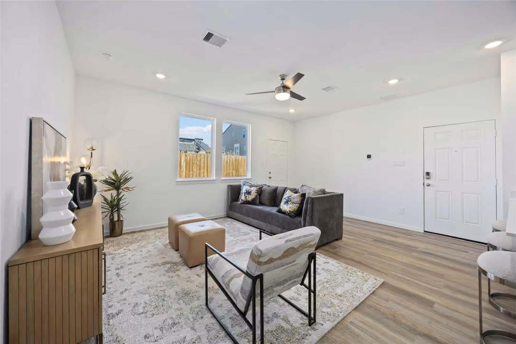 Photo 5 of 5910 Manning Oaks Street, Houston, TX