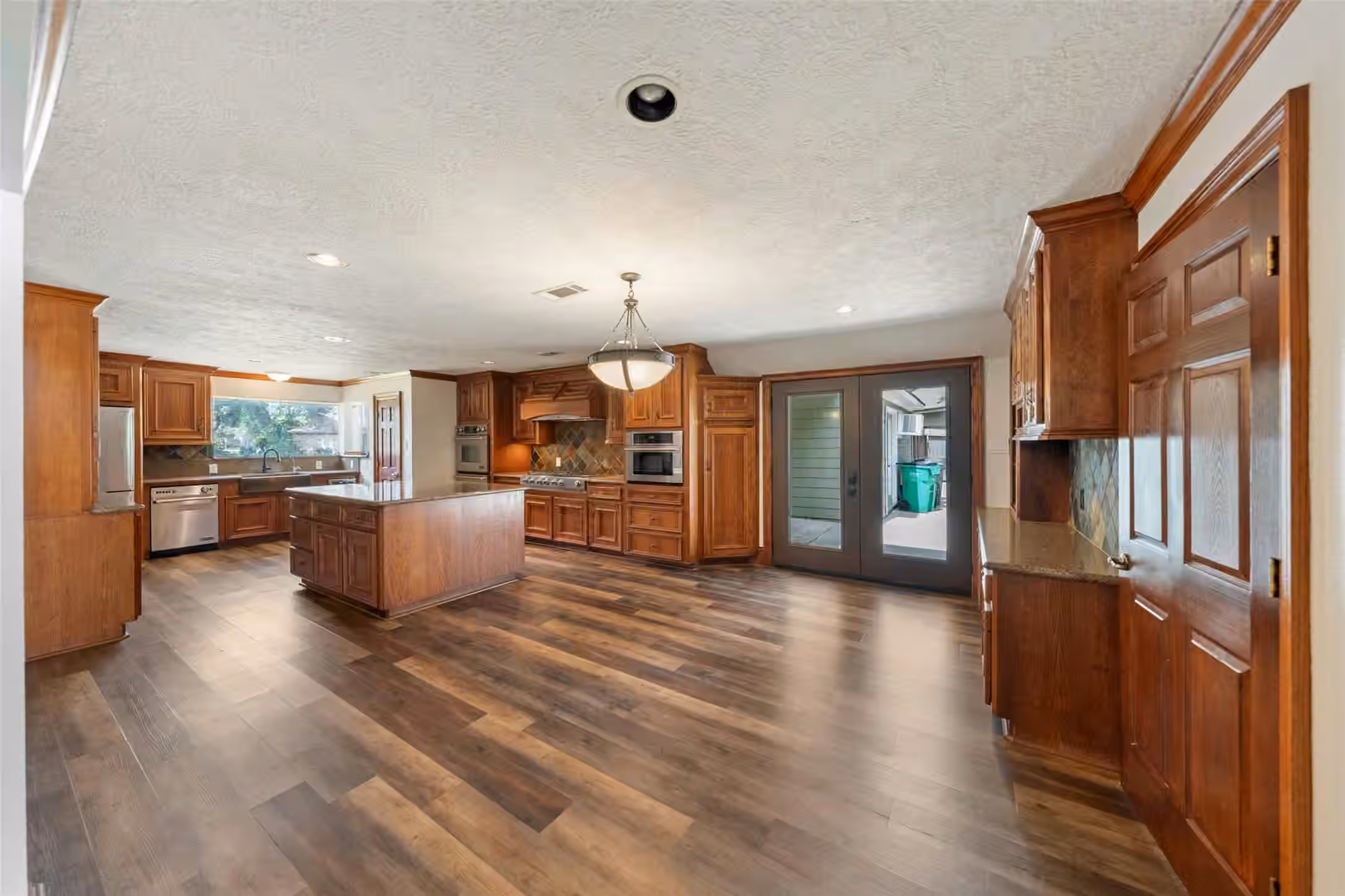Photo 3 of 8802 Sedgemoor Drive, Tomball, TX