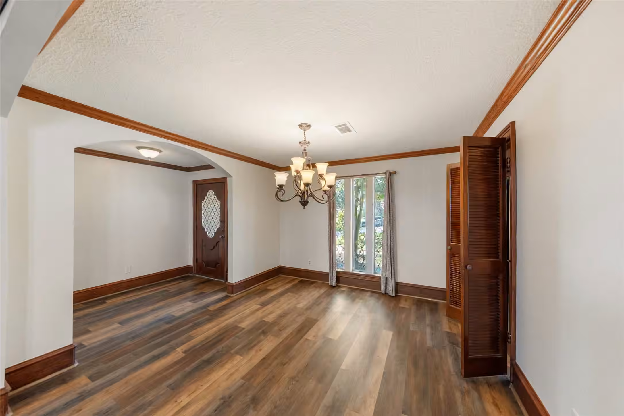 Photo 5 of 8802 Sedgemoor Drive, Tomball, TX