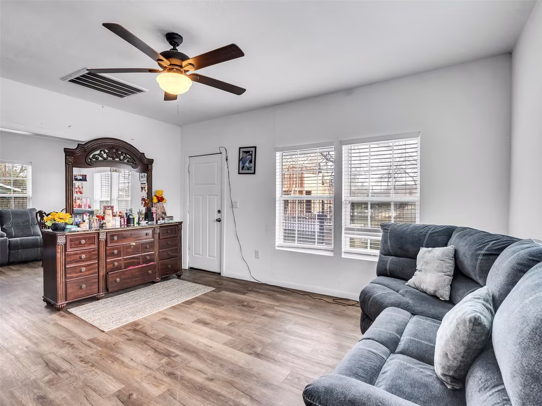 Photo 5 of 4101 Falls Street, Houston, TX