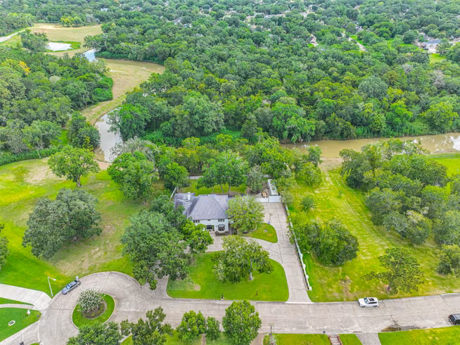 Photo 3 of 11 Haverford Lane, Friendswood, TX