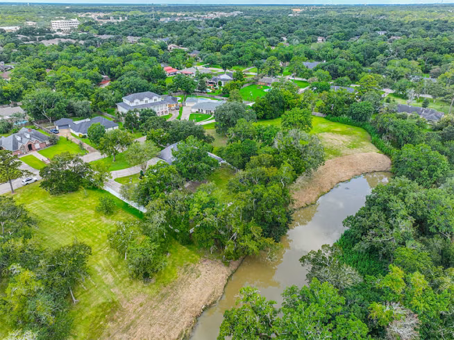 Photo 4 of 11 Haverford Lane, Friendswood, TX