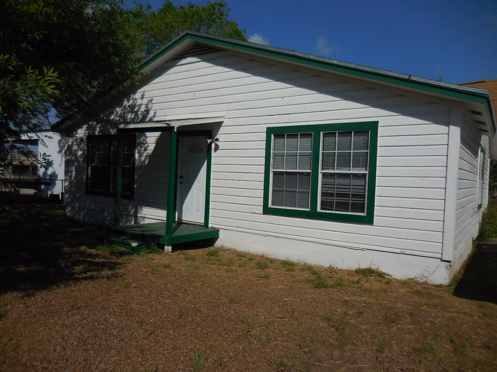 Photo 2 of 628 Austin Street W, Matagorda, TX