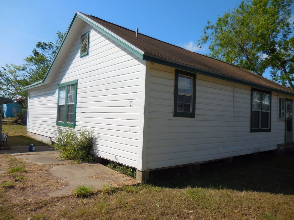 Photo 6 of 628 Austin Street W, Matagorda, TX
