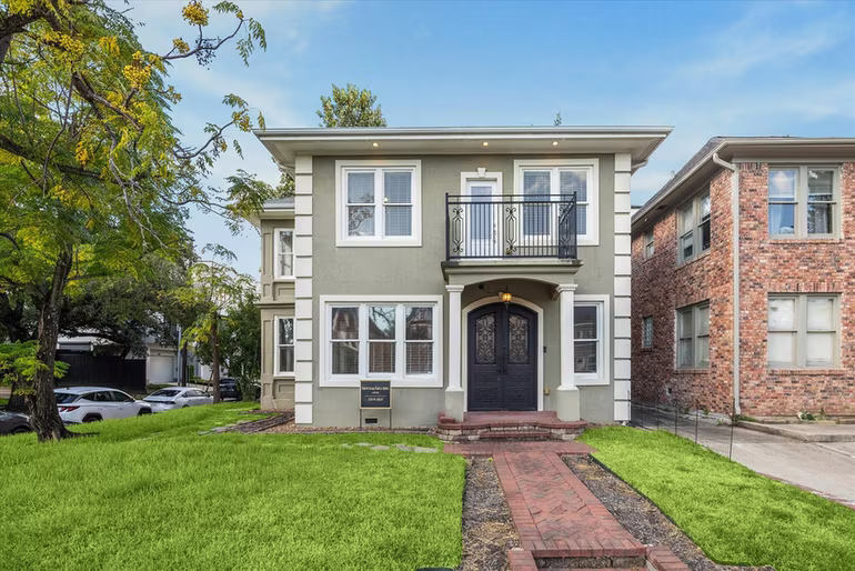 Photo 2 of 1220 W Gray Street, Houston, TX