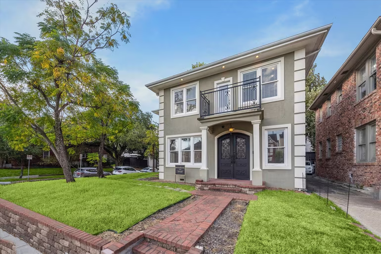 Photo 3 of 1220 W Gray Street, Houston, TX