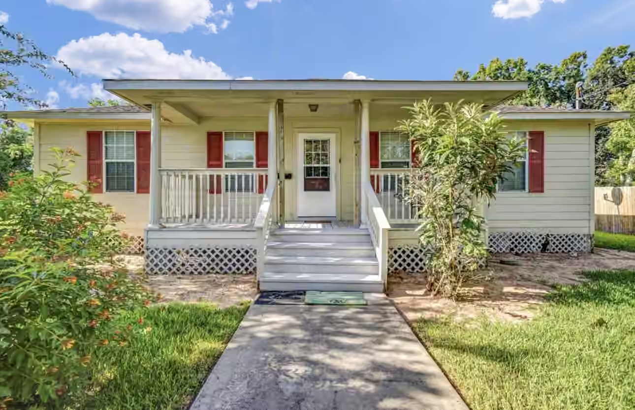 Photo 2 of 123 Robinson Road, Oyster Creek, TX