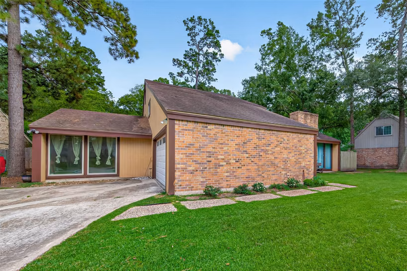 Photo 3 of 23610 Creekview Drive, Spring, TX