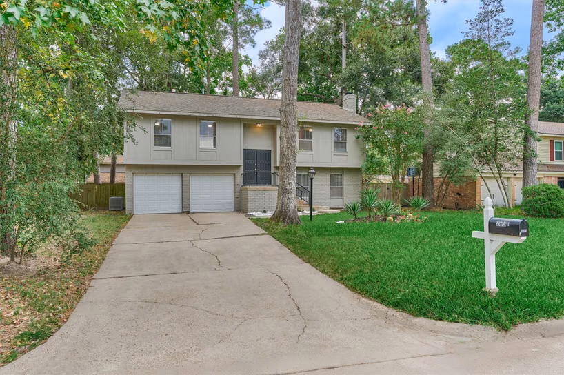 Photo 2 of 2051 Oak Shores Drive, Kingwood, TX