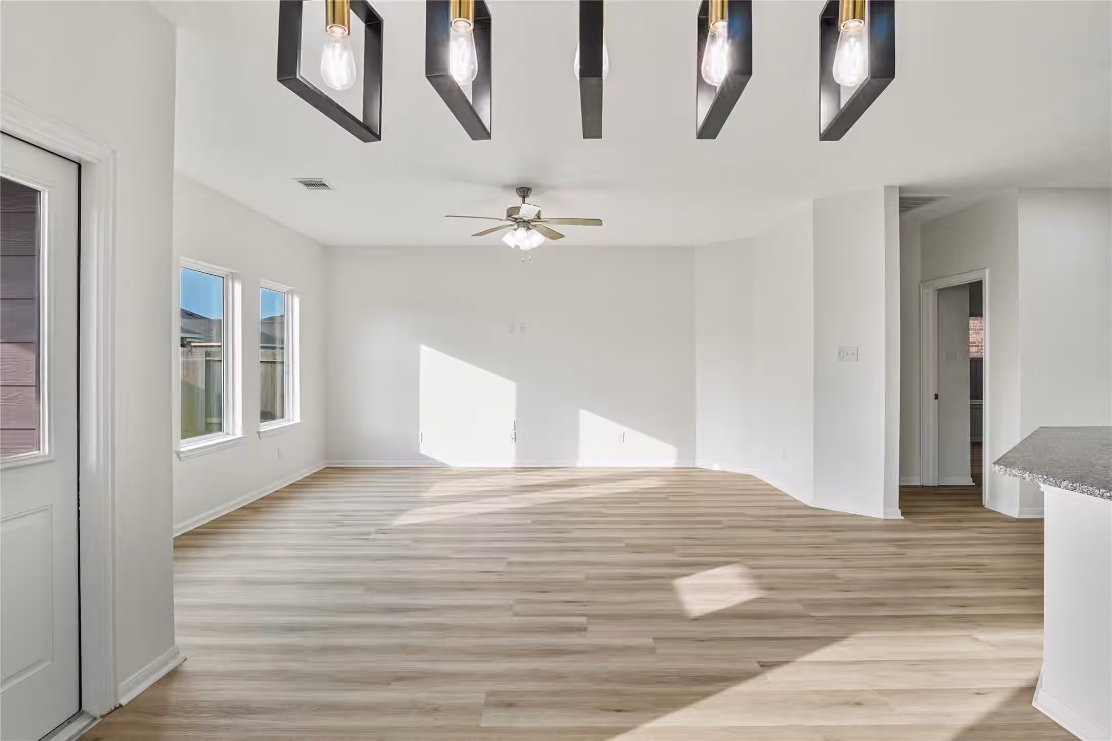 Photo 5 of 10511 Kings River Dr, Rosharon, TX