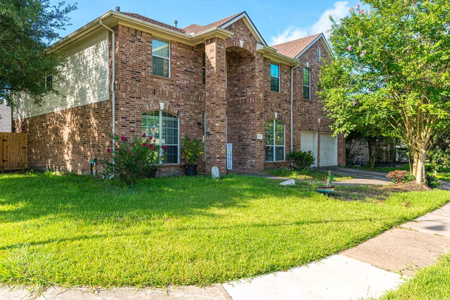 Photo 2 of 8303 Hayden Cove drive, Tomball, TX