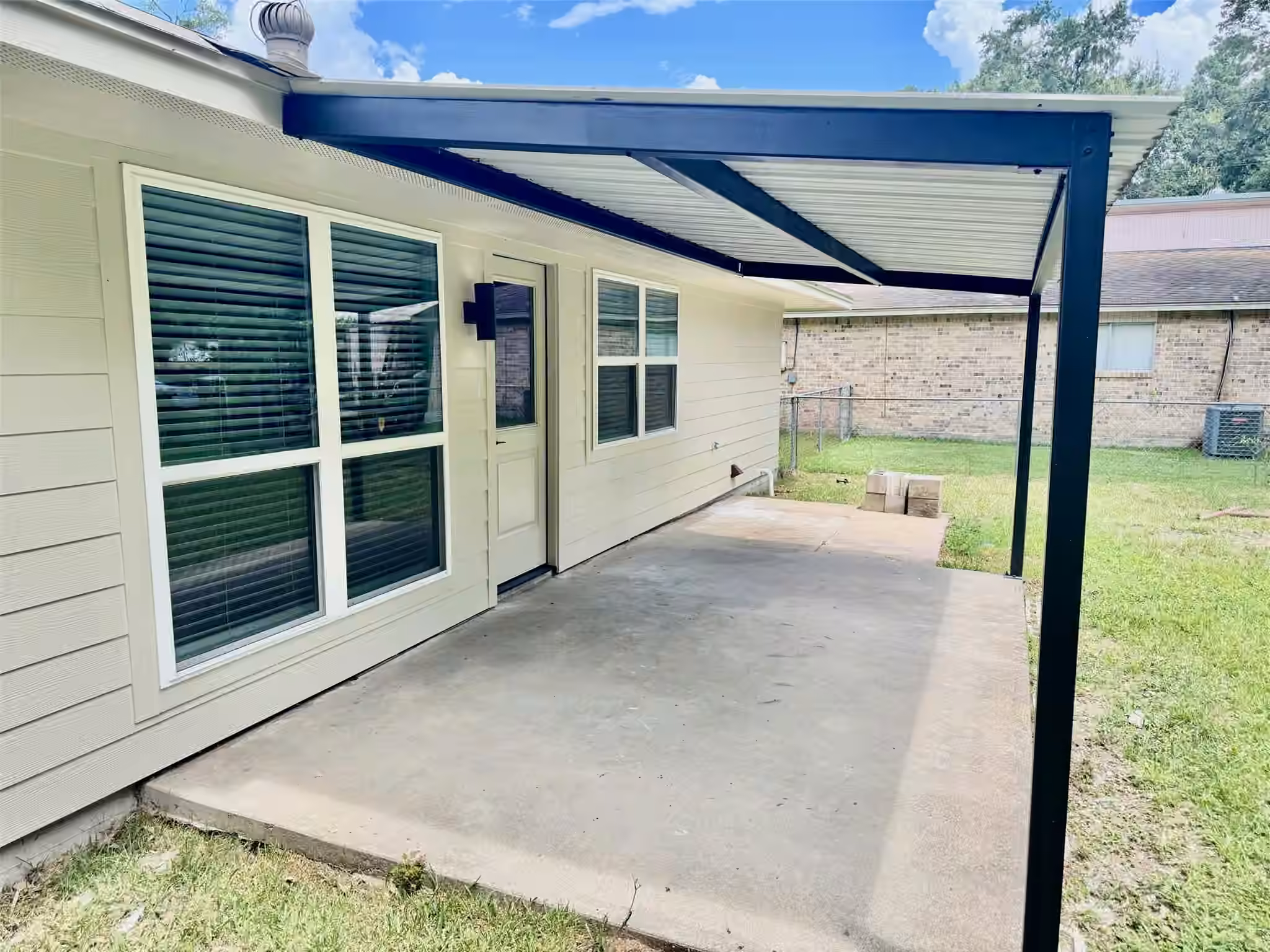 Photo 3 of 1303 S Franklin Avenue, Cleveland, TX