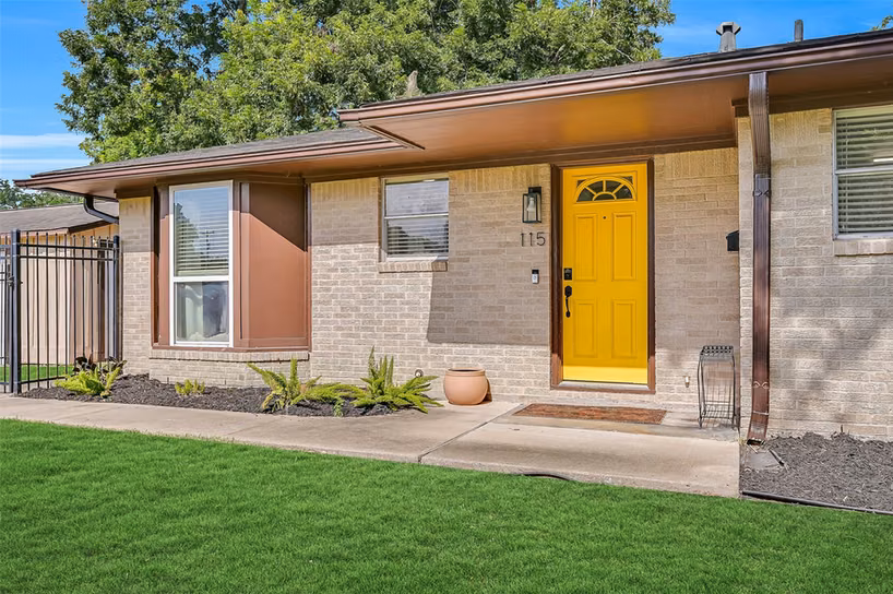 Photo 6 of 115 S 8th Street, Alvin, TX
