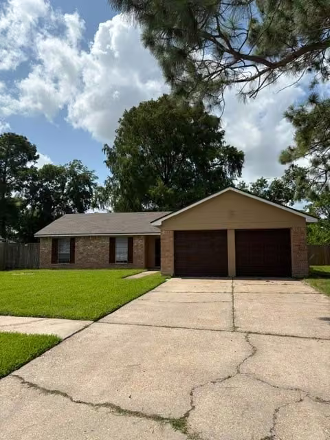 Photo 2 of 2910 Heritage House Drive, Webster, TX