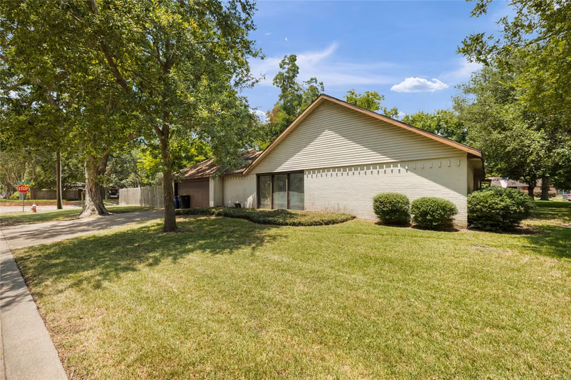 Photo 7 of 1103 Pecan Circle, Seabrook, TX