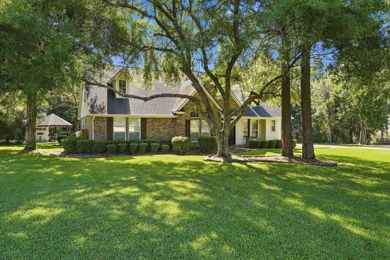 Photo of 11455 Queensboro Court, Montgomery, TX 77316