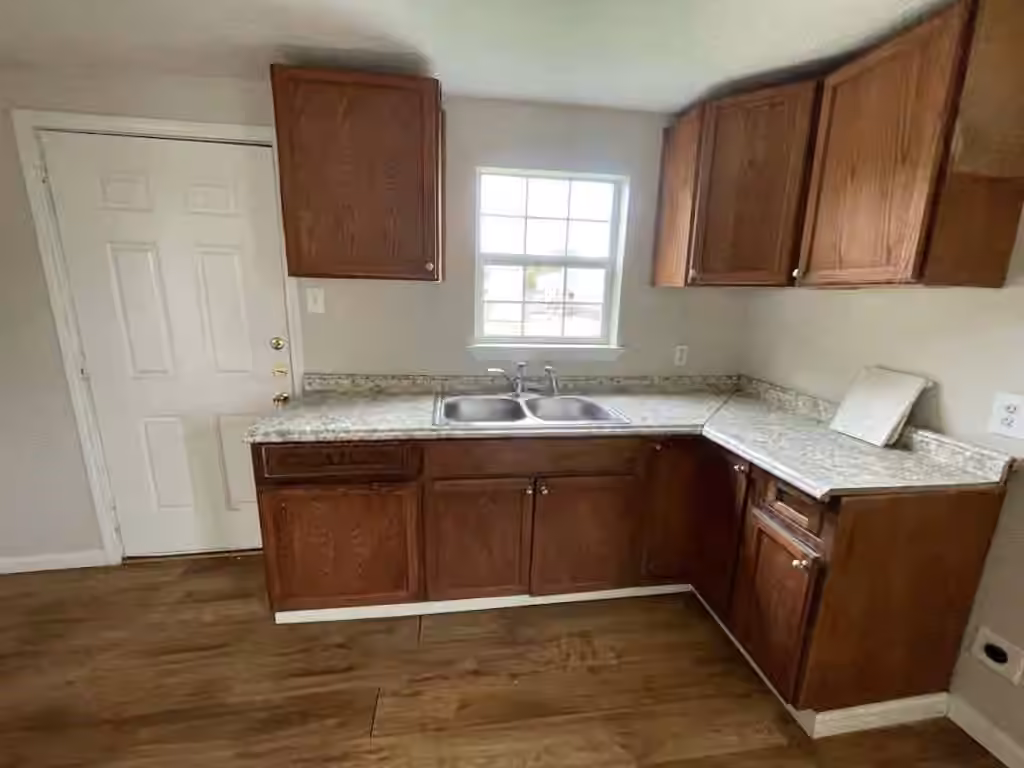 Photo 4 of 603 Willow Street, Baytown, TX