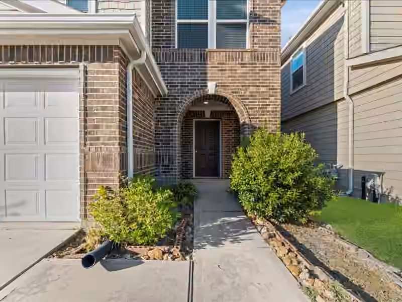 Photo 4 of 16614 Live Oak Canyon Drive, Houston, TX