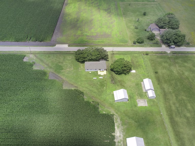 Photo 4 of 2606 Long Lane, Wallis, TX