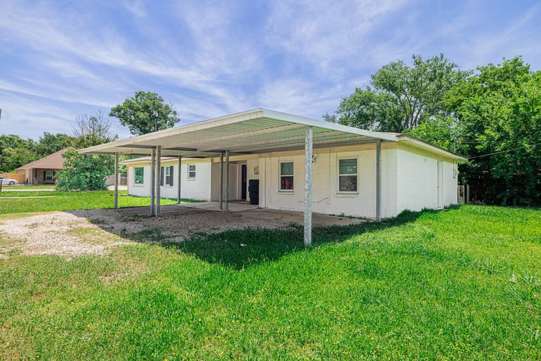 Photo 4 of 402 S Blackwell Street, Houston, TX