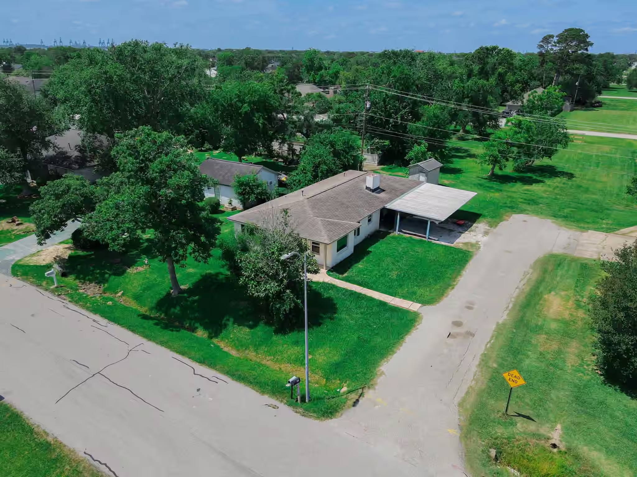 Photo 5 of 402 S Blackwell Street, Houston, TX