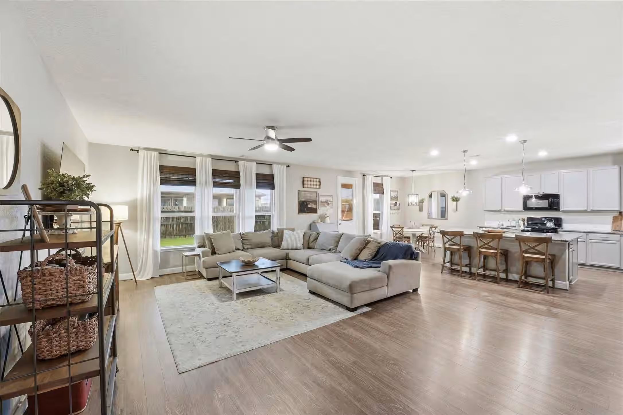 Photo 5 of 3502 Saxton Green Road, Pearland, TX