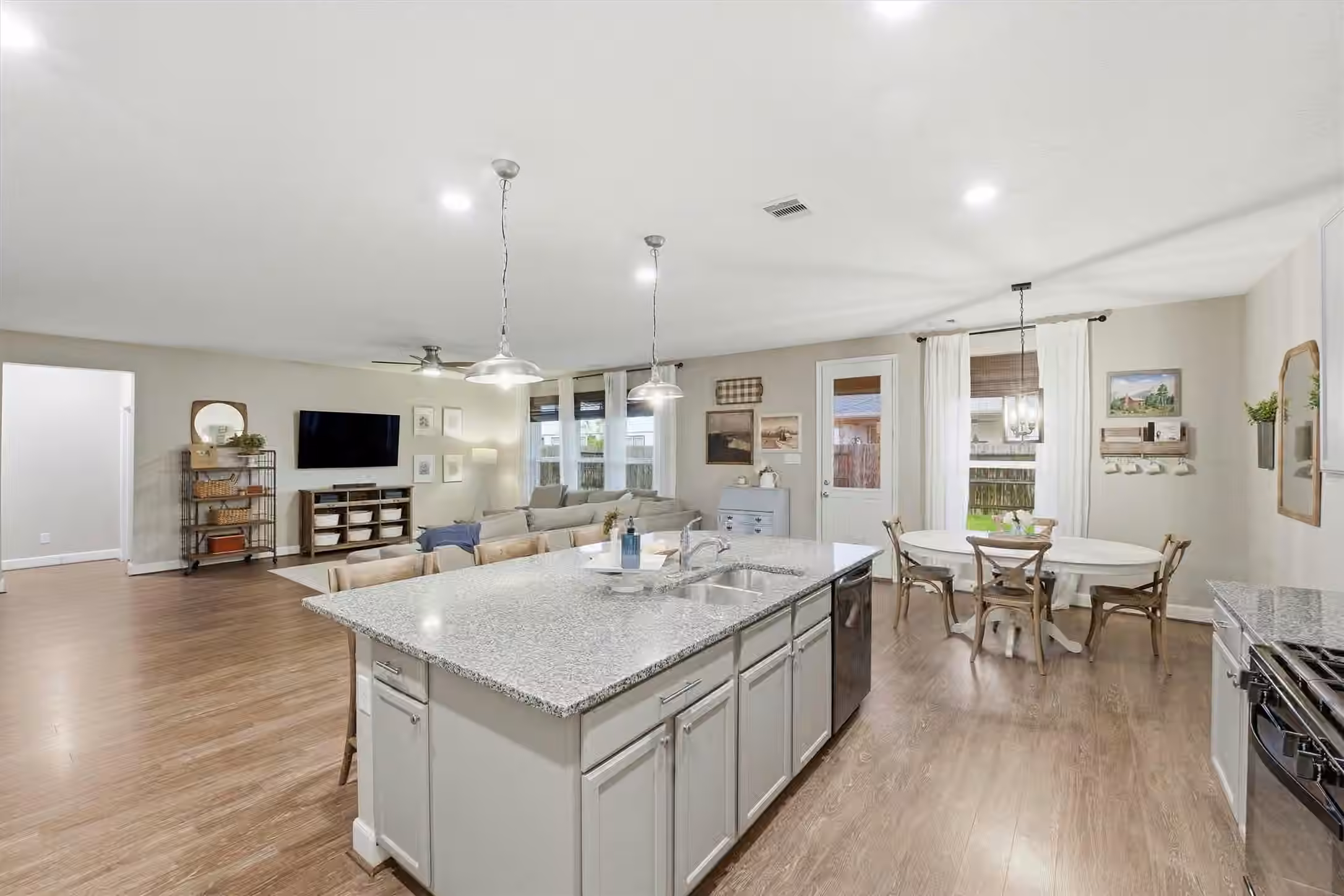 Photo 7 of 3502 Saxton Green Road, Pearland, TX