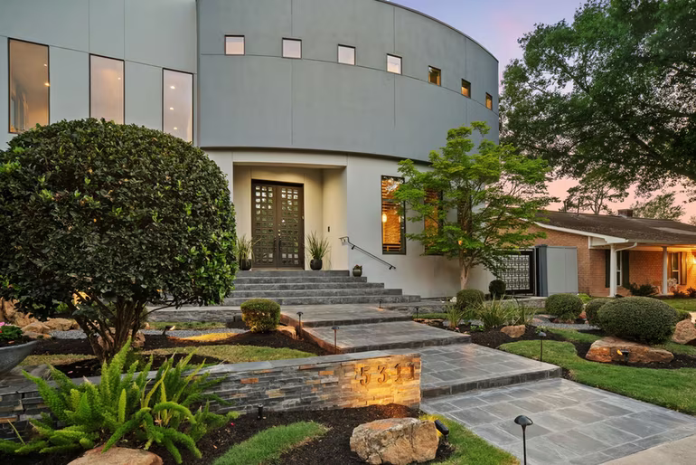 Photo 3 of 5311 Queensloch Drive, Houston, TX