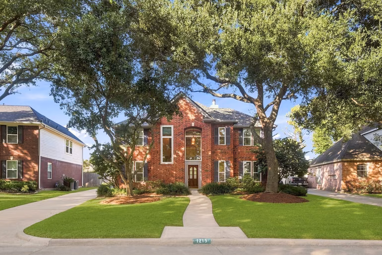 Photo 4 of 1215 Rosemeadow Drive, Houston, TX
