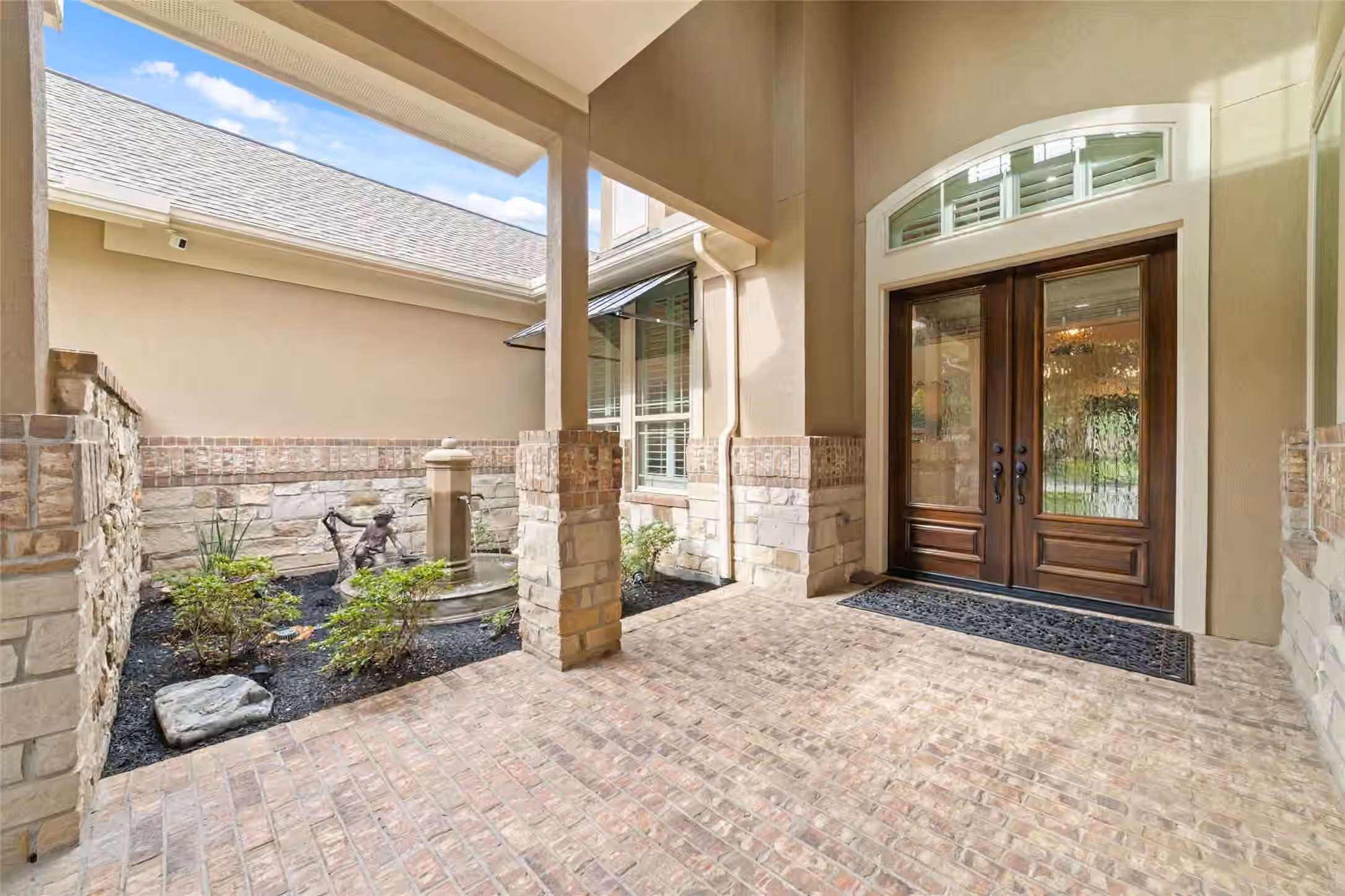 Photo 4 of 17810 Fairhaven Gateway Drive, Cypress, TX