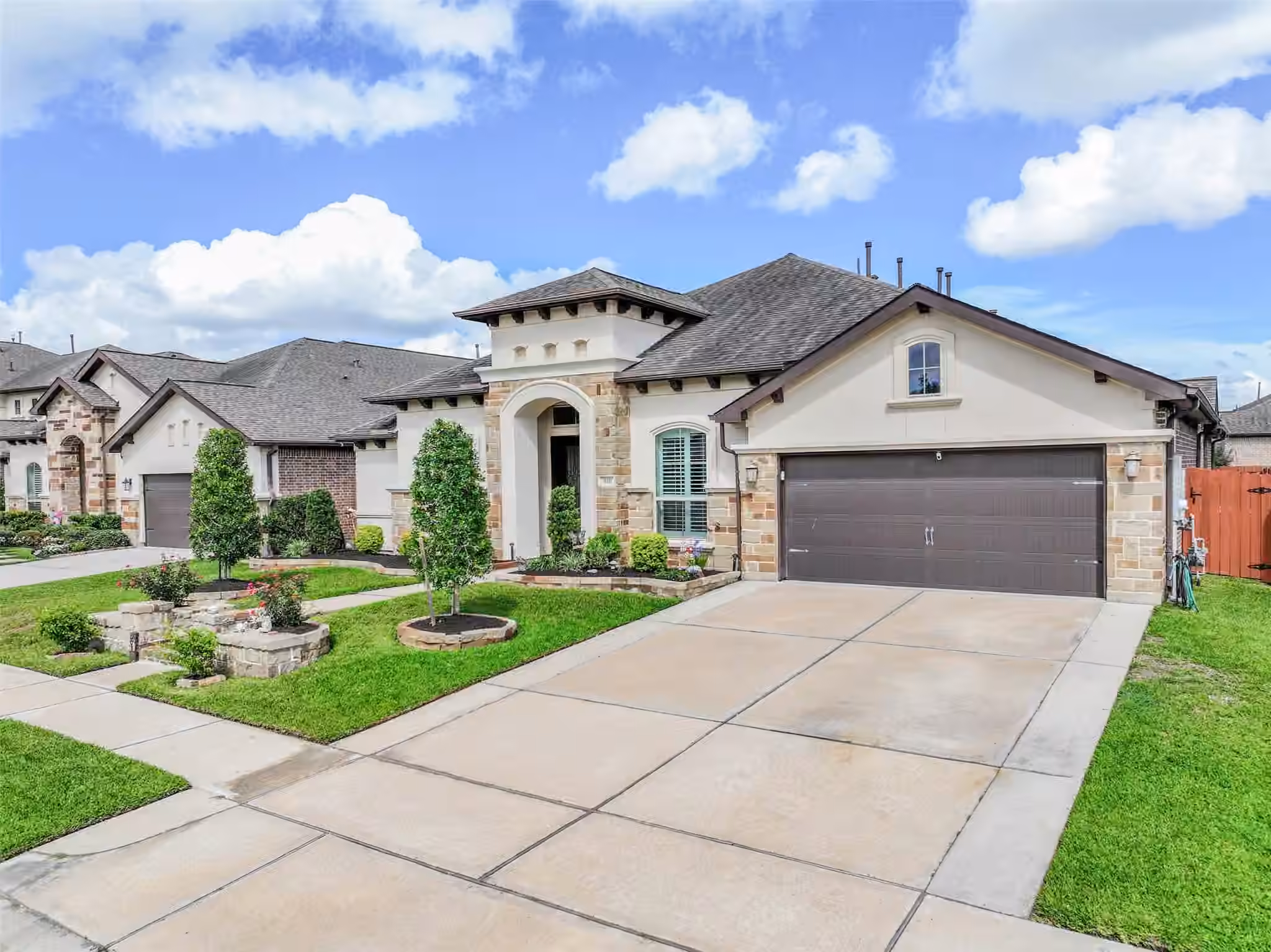 Photo 2 of 829 Sage Way Lane, Friendswood, TX