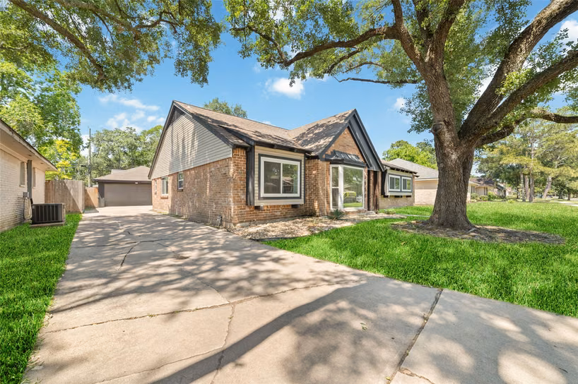 Photo 2 of 5950 Dumfries Dr, Houston, TX