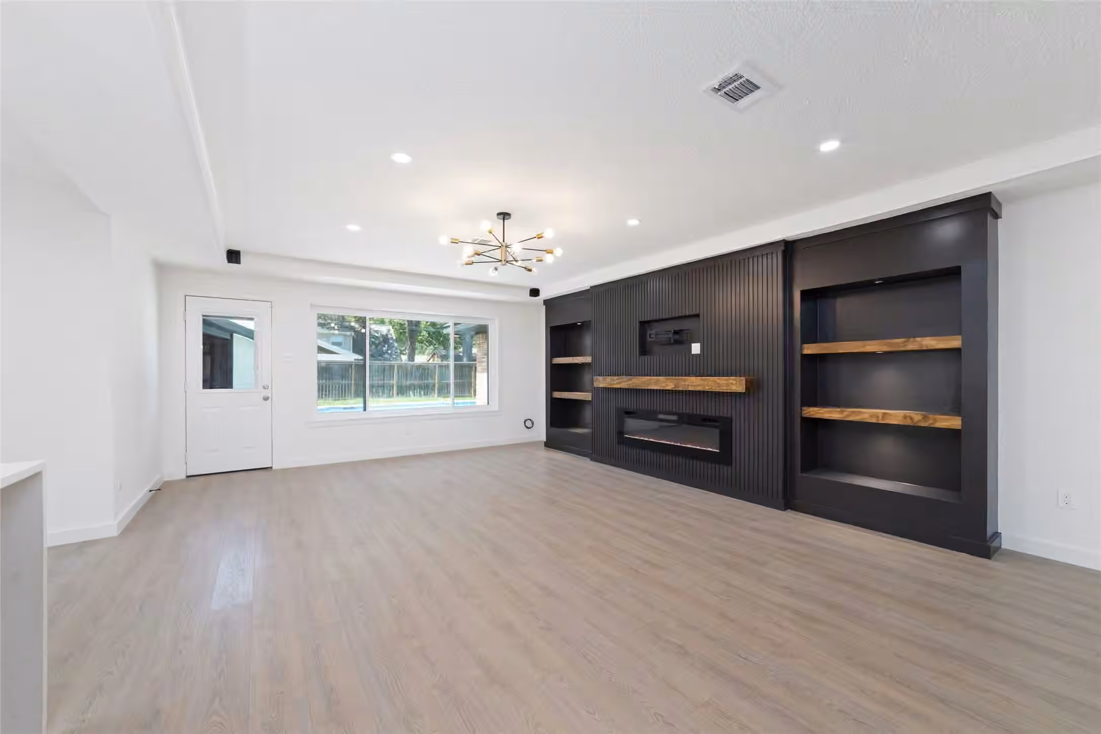 Photo 6 of 5950 Dumfries Dr, Houston, TX