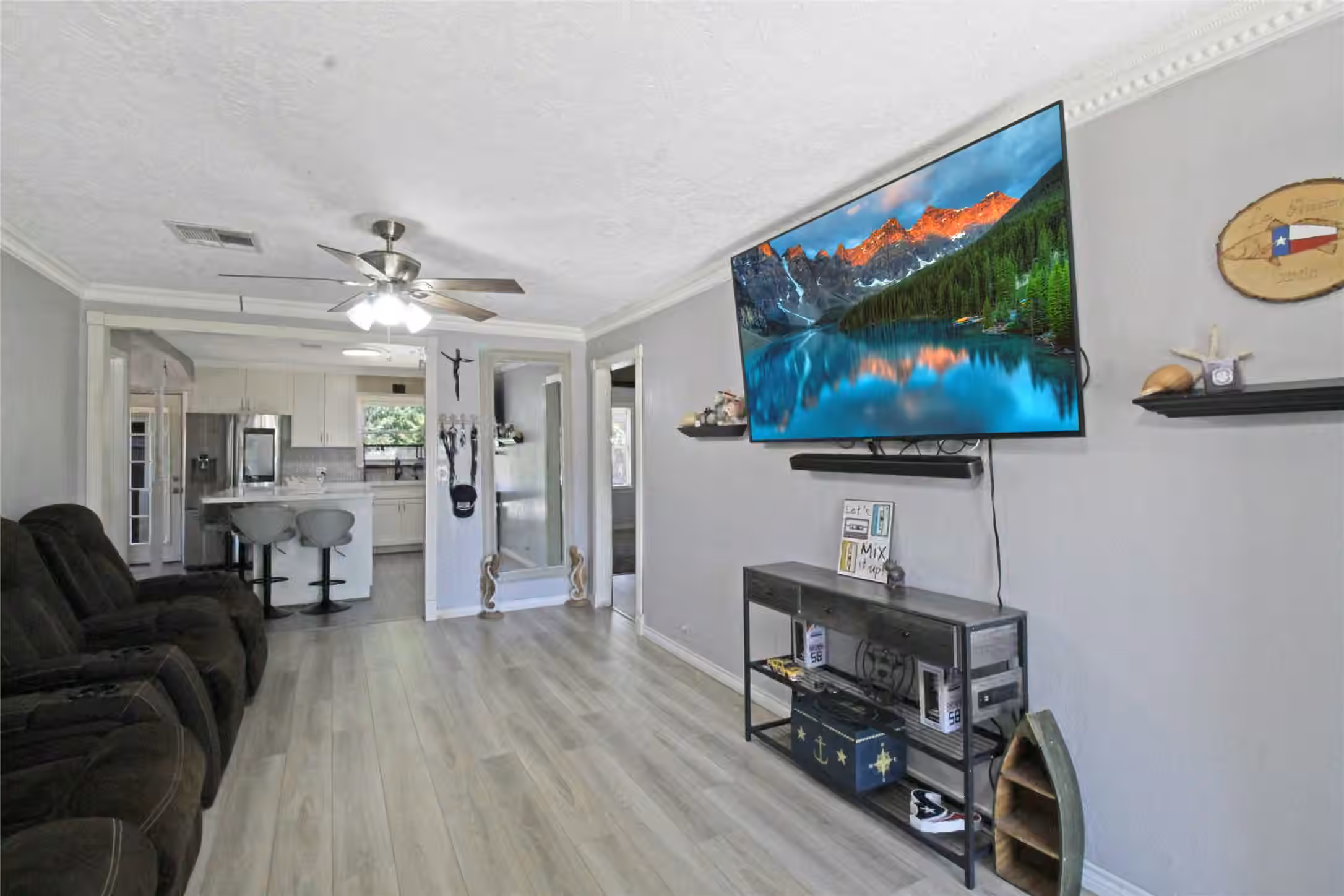 Photo 3 of 306 W Houston Avenue, Pasadena, TX