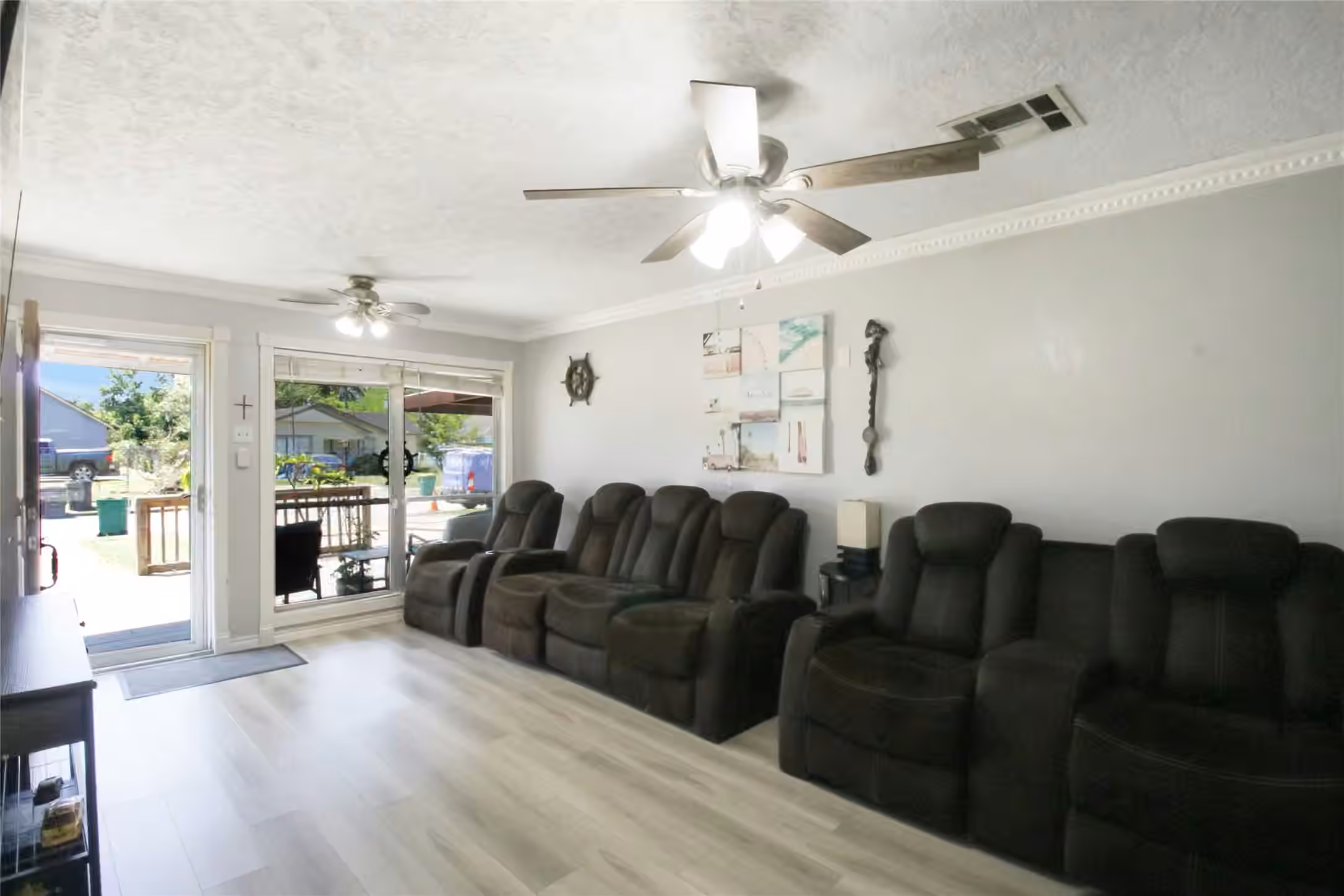 Photo 4 of 306 W Houston Avenue, Pasadena, TX