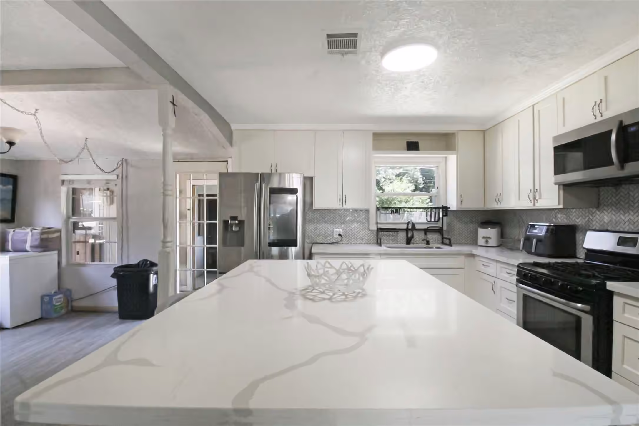 Photo 5 of 306 W Houston Avenue, Pasadena, TX