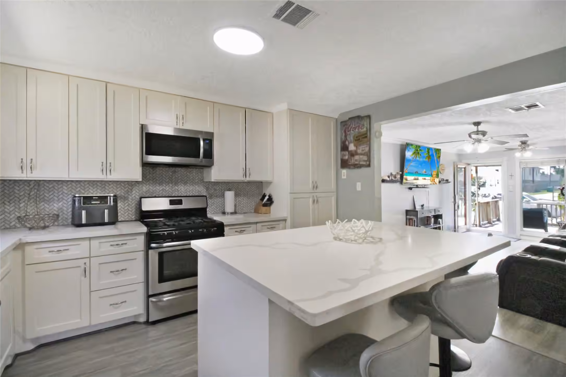 Photo 6 of 306 W Houston Avenue, Pasadena, TX